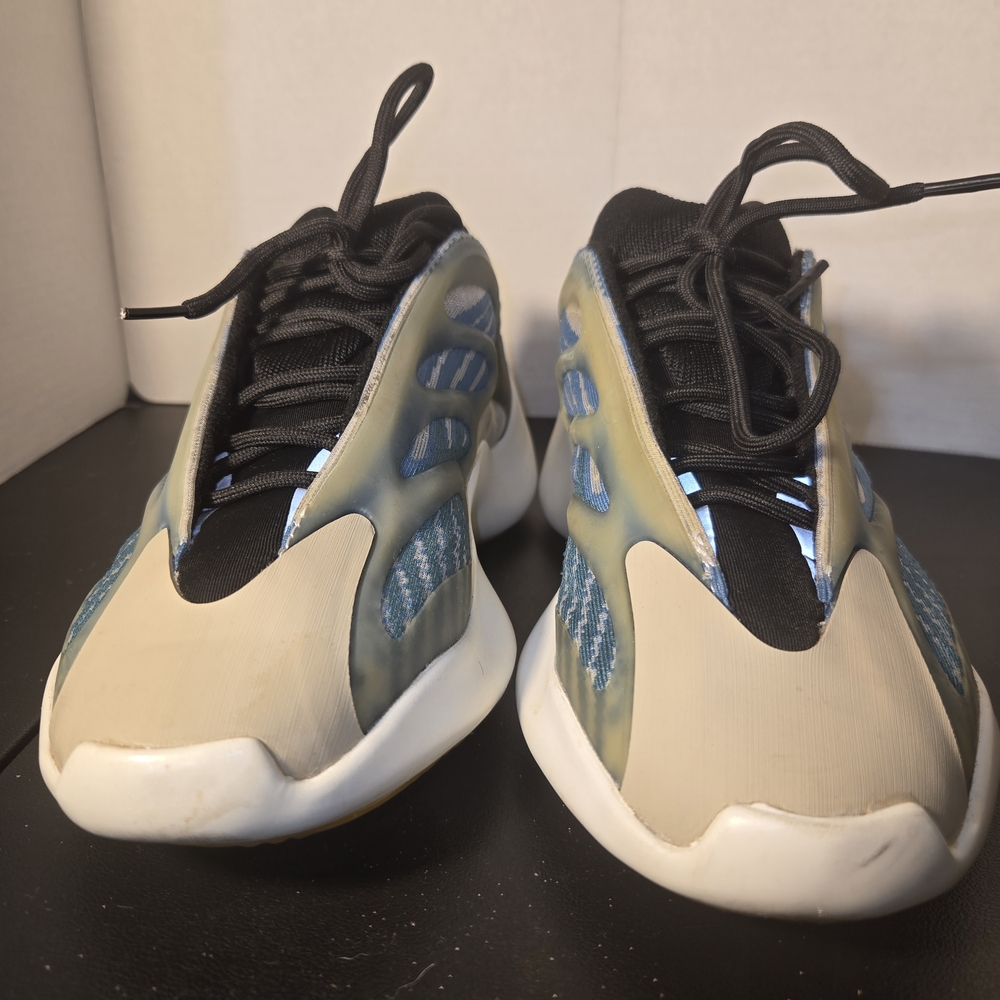 Adidas Yeezy Sz. 9.5 700 Egg Shell White/Black Mens Athletic Sneakers